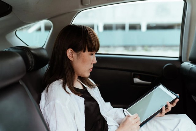 Onmisbare accessoires voor je tablet in de auto